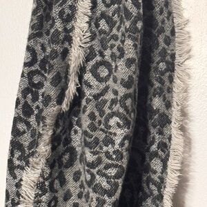 Elegant Leopard Print Scarf